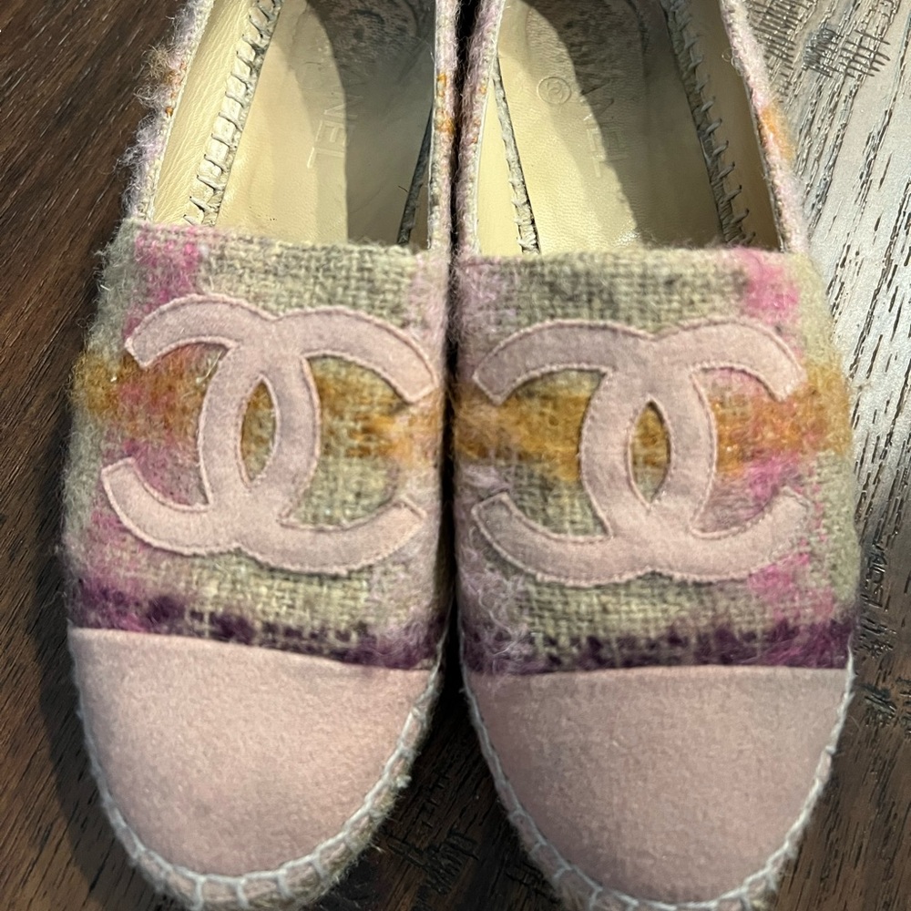Chanel espadrilles size 40 mint condition worn handful time. Retail over $700